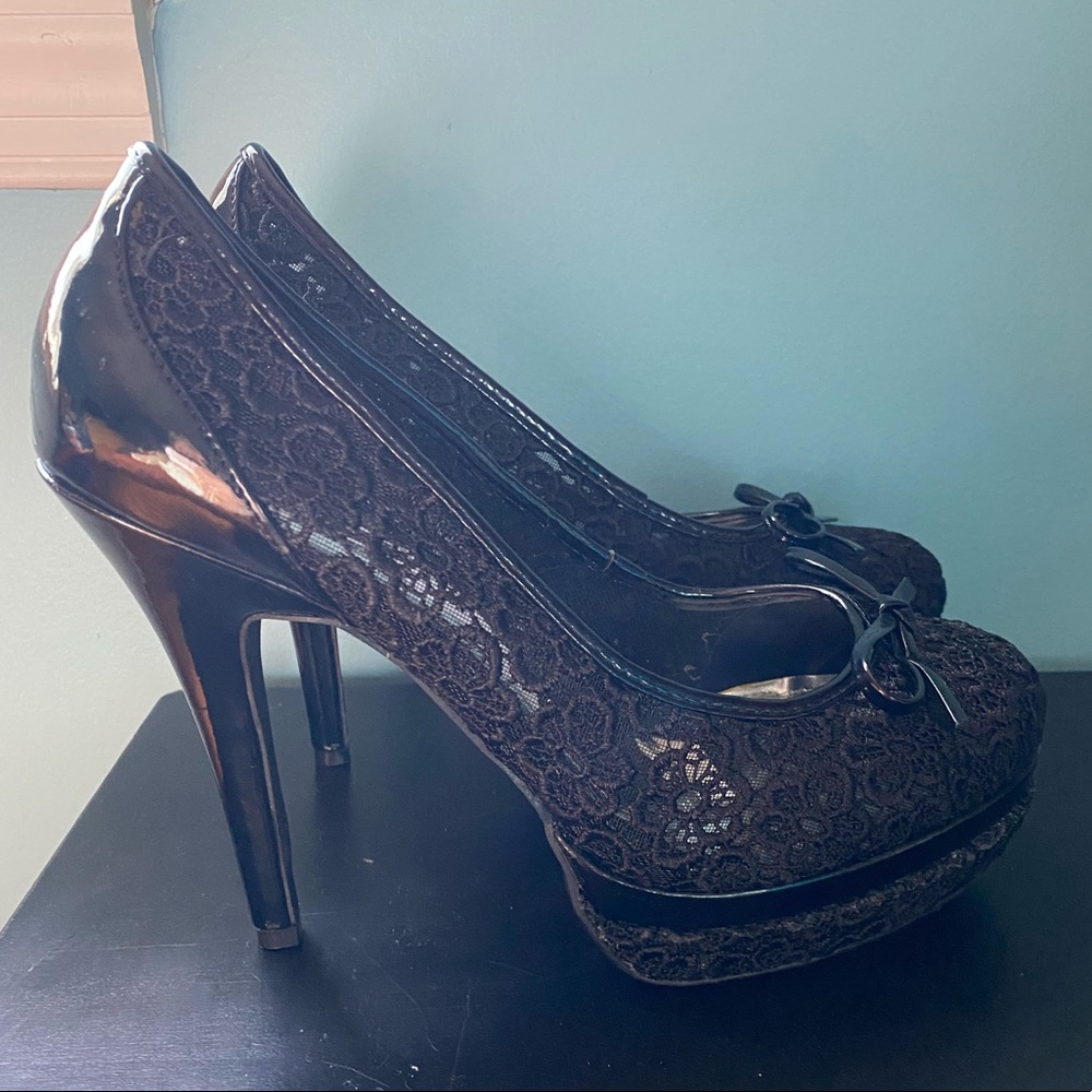 Lace Platform Pumps